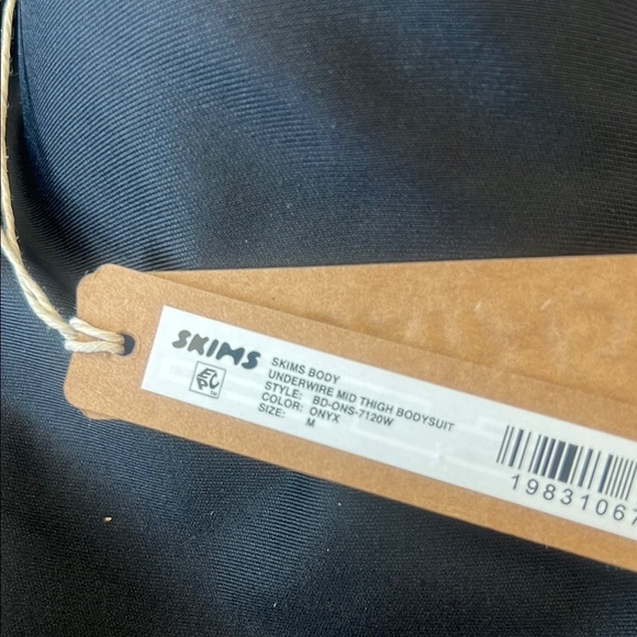 Skims Body Underwire Mid Thigh Bodysuit - Picture 5 of 7